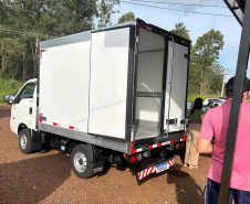 entrega de equipamentos em cooperativa da agricultura familiar em cascavel