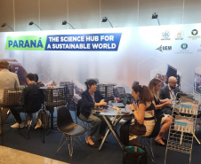 SETI Paraná fortalece internacionalização universitária em evento global de educação