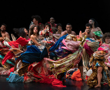 Festival Curitiba - Premiado no Brasil e com temporada em Paris, espetáculo de dança de Lia Rodrigues chega ao Teatro Guaíra