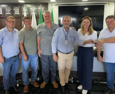 SEAB ENTREGA MÁQUINAS NOVA PRATA DO IGUAÇU