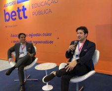 Paraná apresenta modelo inovador de parceria público-privada e políticas de leitura digital na educação durante a Bett Brasil 2025