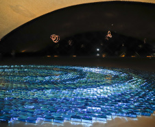 Catálogo da exposição de Jean-Michel Othoniel está disponível na MON Loja