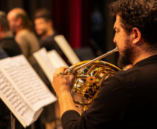 Famílias, movimentos, disposição no palco: confira como funciona uma orquestra sinfônica