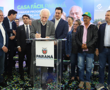 Estado assina contratos do Vida Nova para construir 2,5 mil casas para famílias de áreas de risco