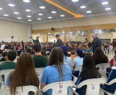 Estudantes de Itaperuçu e Tunas do Paraná são os primeiros a receber óculos do Programa Bons Olhos