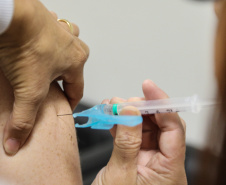 -Paraná aplicou 3 milhões de vacinas contra a gripe; cobertura no grupo prioritário é de 48,06%