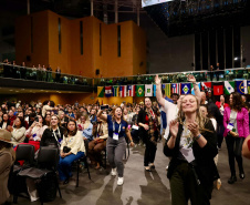 Saúde encerra participação em congresso nacional com premiação de municípios paranaenses