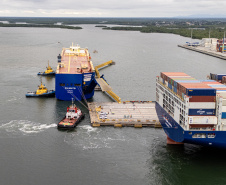 Porto de Paranaguá é o 1º a receber veículos elétricos fabricados por gigante chinesa que retoma vendas no Brasil