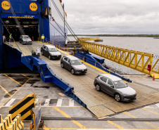 Porto de Paranaguá é o 1º a receber veículos elétricos fabricados por gigante chinesa que retoma vendas no Brasil