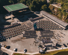 Investimento de R$ 63 milhões: Ratinho Junior entrega 431 motos e viaturas para a PMPR