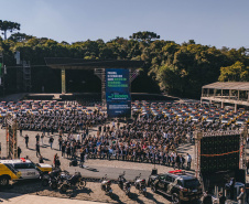 Investimento de R$ 63 milhões: Ratinho Junior entrega 431 motos e viaturas para a PMPR