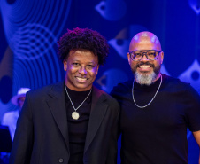  Sambabook Beth Carvalho: Projeto homenageia a madrinha do samba no Guairão 