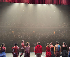 Balé Teatro Guaíra lota Palácio das Artes, em BH, com “Romeu e Julieta” contemporâneo