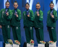 Atleta paranaense conquista ouro inédito em copa do mundo de ginástica rítmica