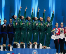 Atleta paranaense conquista ouro inédito em copa do mundo de ginástica rítmica