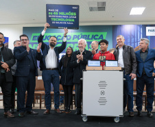 VICE ENTREGA TABLETS EDUCAÇÃO