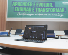 VICE ENTREGA TABLETS EDUCAÇÃO