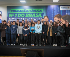 VICE ENTREGA TABLETS EDUCAÇÃO