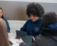VICE ENTREGA TABLETS EDUCAÇÃO