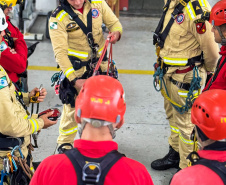 Grupo de Operações de Socorro Tático (GOST) do Corpo de Bombeiros Militar do Paraná (CBMPR)