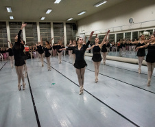 TEATRO GUAÍRA - Estreia neste fim de semana “ALGO/RITMO” , o novo espetáculo da Escola de Dança Teatro Guaíra