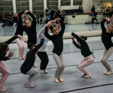 TEATRO GUAÍRA - Estreia neste fim de semana “ALGO/RITMO” , o novo espetáculo da Escola de Dança Teatro Guaíra