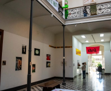MAC Paraná | Visita mediada e bate-papo na exposição TUDO BEM BOMBOM