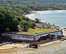 Convênio entre a Portos do Paraná e UFPR promove estudo inédito de preservação do patrimônio histórico na Ilha do Mel