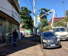 Copel fiscaliza organização de cabos de Telecom na Avenida Assunção, em Cascavel