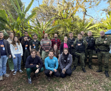 Técnicos do Instituto Água e Terra das regionais de Foz do Iguaçu, Cascavel e Francisco Beltrão passaram por uma capacitação com profissionais do Parque das Aves.