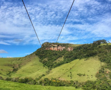 SETU - Com vista para a Represa de Chavantes, maior tirolesa do Paraná tem 1 km de extensão