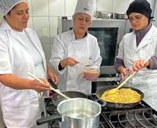  Receita de sucesso: Governo do Paraná capacita milhares de merendeiras em formação inédita