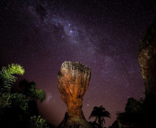 Turismo noturno no Paraná ganha força com rotas culturais, experiências sensoriais e atrações em diversas regiões