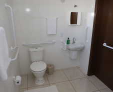 Com piscina e mobília, Ratinho Junior inaugura Condomínio do Idoso de Arapongas