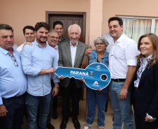 Com piscina e mobília, Ratinho Junior inaugura Condomínio do Idoso de Arapongas