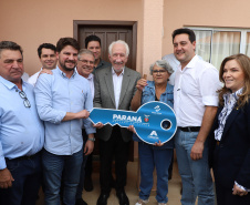 Com piscina e mobília, Ratinho Junior inaugura Condomínio do Idoso de Arapongas
