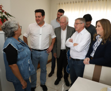 Com piscina e mobília, Ratinho Junior inaugura Condomínio do Idoso de Arapongas