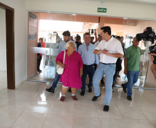Com piscina e mobília, Ratinho Junior inaugura Condomínio do Idoso de Arapongas