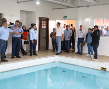 Com piscina e mobília, Ratinho Junior inaugura Condomínio do Idoso de Arapongas
