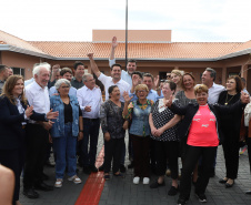 Com piscina e mobília, Ratinho Junior inaugura Condomínio do Idoso de Arapongas