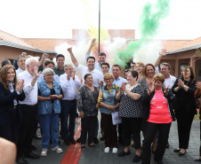 Com piscina e mobília, Ratinho Junior inaugura Condomínio do Idoso de Arapongas