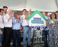Com piscina e mobília, Ratinho Junior inaugura Condomínio do Idoso de Arapongas