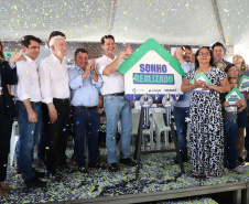 Com piscina e mobília, Ratinho Junior inaugura Condomínio do Idoso de Arapongas