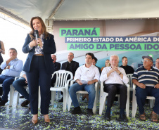 Com piscina e mobília, Ratinho Junior inaugura Condomínio do Idoso de Arapongas