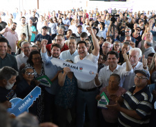 Com piscina e mobília, Ratinho Junior inaugura Condomínio do Idoso de Arapongas