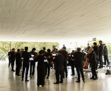 Orquestra Sinfônica do Paraná apresenta neste sábado (05) a terceira edição do concerto “Mostly Mozart” no Museu Oscar Niemeyer