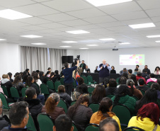 Sessenta e cinco mulheres que atuam na reciclagem na região dos Campos Gerais receberam nesta quarta-feira (30) os certificados de conclusão do curso de capacitação para formação empreendedora.