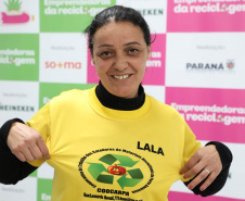 Sessenta e cinco mulheres que atuam na reciclagem na região dos Campos Gerais receberam nesta quarta-feira (30) os certificados de conclusão do curso de capacitação para formação empreendedora.