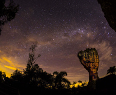 Turismo noturno no Paraná ganha força com rotas culturais, experiências sensoriais e atrações em diversas regiões