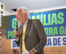 VICE ENTREGA TÍTULO REGULARIZAÇÃO FUNDIÁRIA